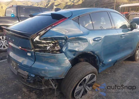 2023 Volvo C40 Recharge Pure Electric Twin Plus z USA, uszkodzony, nr VIN YV4ED3GL6P2065331